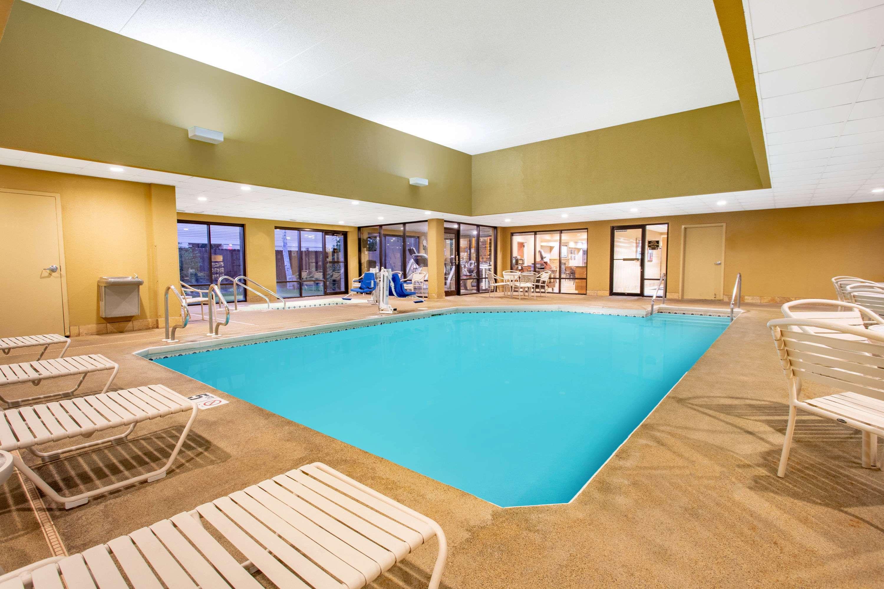 Americinn By Wyndham Madison West Ngoại thất bức ảnh