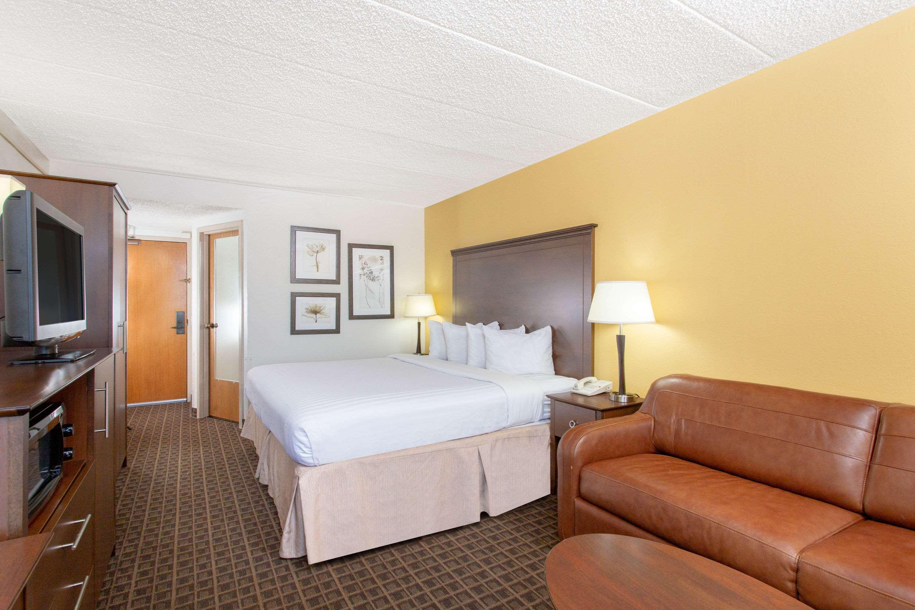 Americinn By Wyndham Madison West Ngoại thất bức ảnh