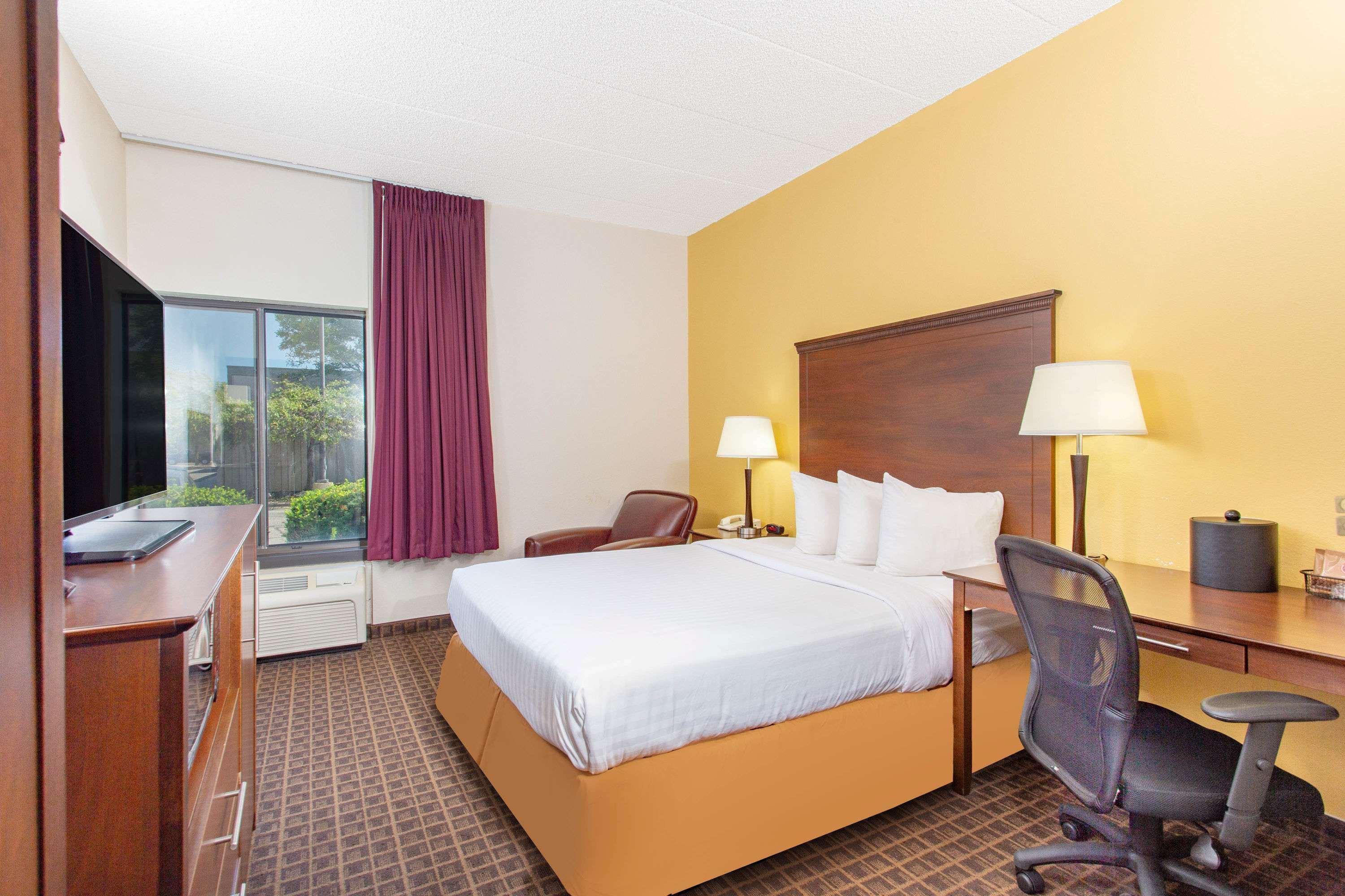 Americinn By Wyndham Madison West Ngoại thất bức ảnh
