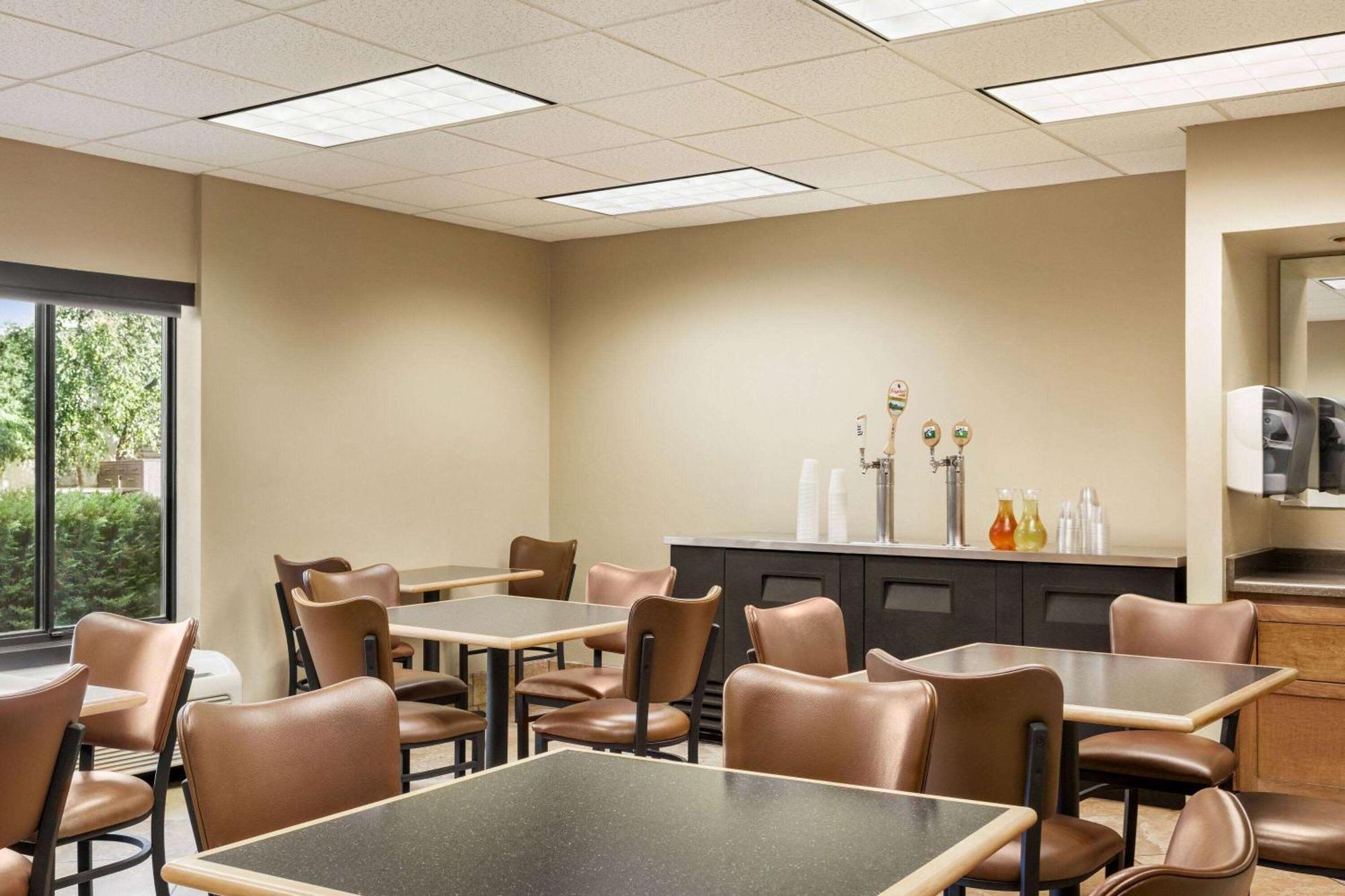 Americinn By Wyndham Madison West Ngoại thất bức ảnh