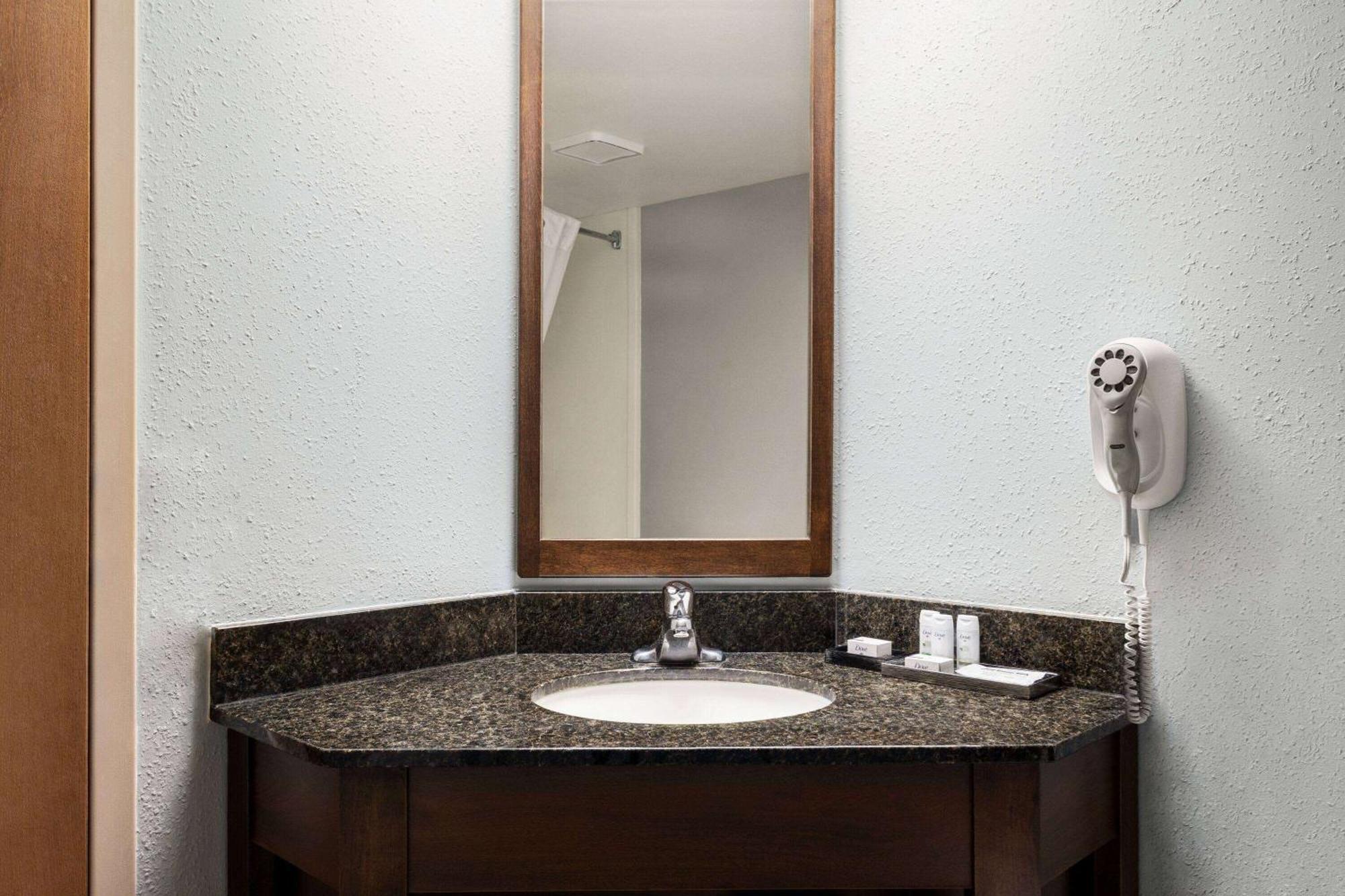 Americinn By Wyndham Madison West Ngoại thất bức ảnh